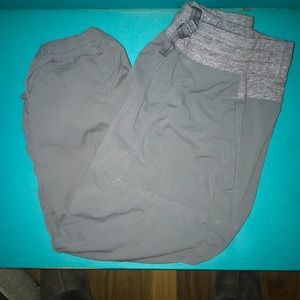 Ivivva LuluLemon Live to Move cropped sweats G14